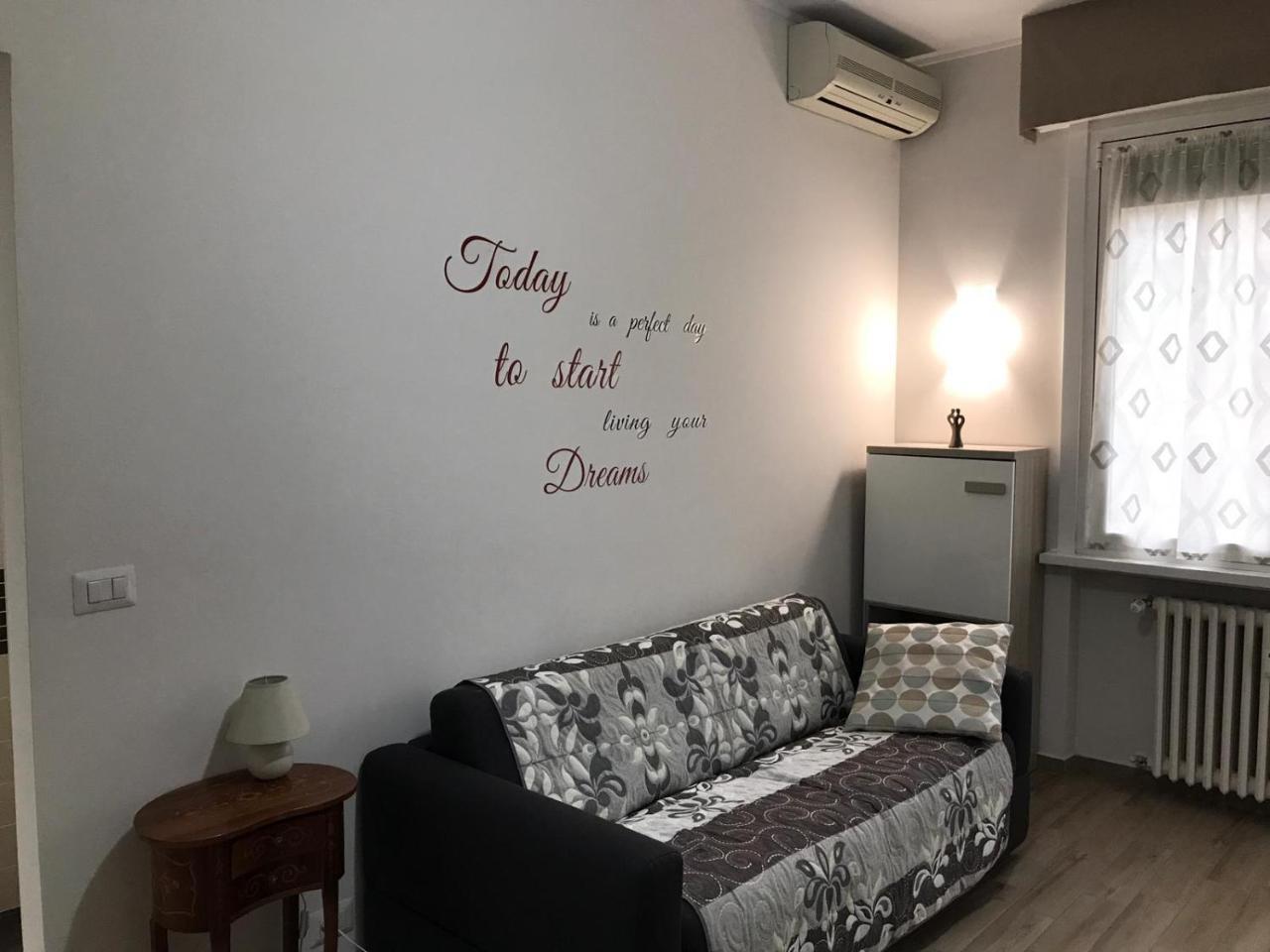 Lorenteggio Studio Apt Milan Extérieur photo
